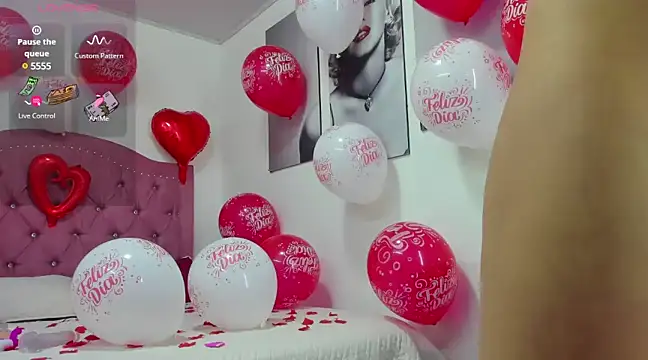 Snapshot of izzy_cum chatting on February 14, 2025, 12:03 pm izzy cum online show from February 14, 2025, 12:03 pm