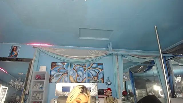 Snapshot of ADRIANNA_FOX chatting on April 22, 2026, 5:21 am ADRIANNA FOX online show from April 22, 2026, 5:21 am