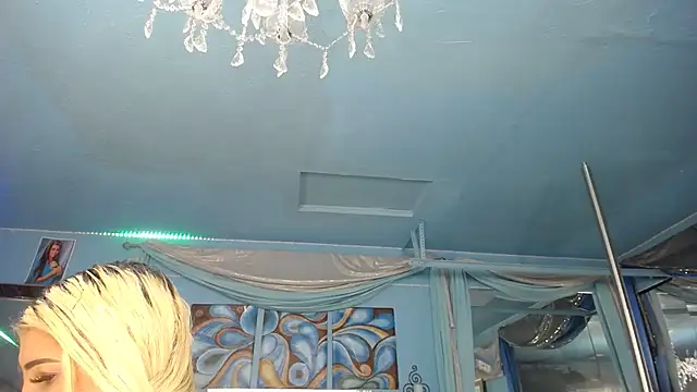 Snapshot of ADRIANNA_FOX chatting on April 27, 2026, 4:21 am ADRIANNA FOX online show from April 27, 2026, 4:21 am