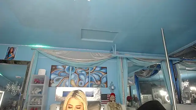 ADRIANNA FOX online show from June 7, 2026, 7:12 am