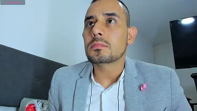 jhonyalzate2 online show from March 3, 2025, 11:46 pm