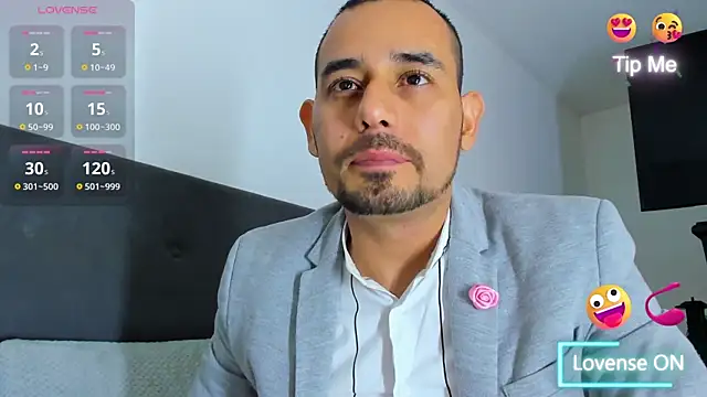 jhonyalzate2 online show from March 8, 2025, 10:56 pm