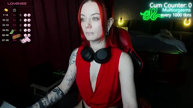 MaxPhoenixx online show from December 2, 2024, 1:57 pm