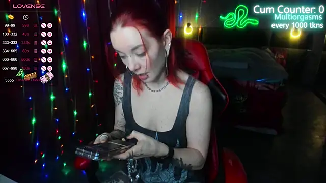 MaxPhoenixx online show from February 20, 2025, 9:42 pm