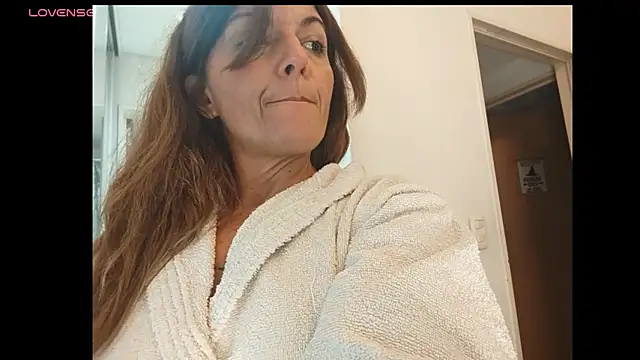 Carolain3 9 online show from May 20, 2026, 6:36 pm