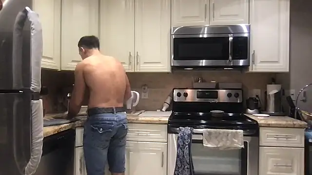 Snapshot of BigGuyMuscle chatting on March 15, 2026, 12:05 am BigGuyMuscle online show from March 15, 2026, 12:05 am