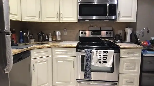 Snapshot of BigGuyMuscle chatting on March 18, 2026, 11:52 pm BigGuyMuscle online show from March 18, 2026, 11:52 pm