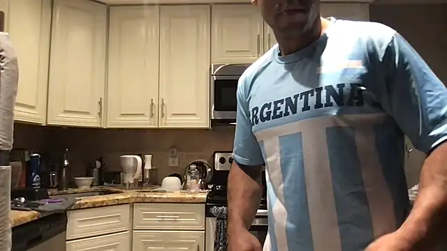 Snapshot of BigGuyMuscle chatting on March 30, 2026, 8:54 pm BigGuyMuscle online show from March 30, 2026, 8:54 pm