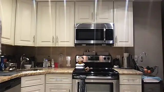 Snapshot of BigGuyMuscle chatting on April 1, 2026, 9:56 pm BigGuyMuscle online show from April 1, 2026, 9:56 pm