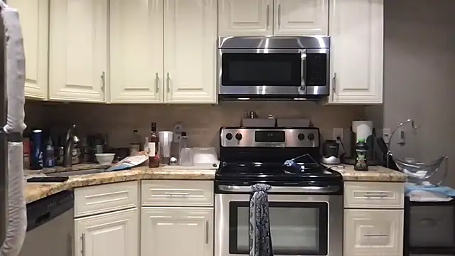 Snapshot of BigGuyMuscle chatting on April 9, 2026, 6:13 am BigGuyMuscle online show from April 9, 2026, 6:13 am