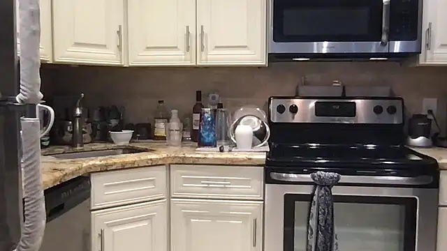 Snapshot of BigGuyMuscle chatting on April 9, 2026, 8:58 pm BigGuyMuscle online show from April 9, 2026, 8:58 pm