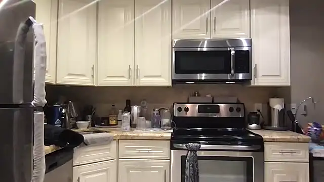 Snapshot of BigGuyMuscle chatting on April 13, 2026, 11:21 pm BigGuyMuscle online show from April 13, 2026, 11:21 pm