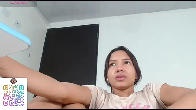 Snapshot of Betsy_Thonson chatting on September 30, 2025, 8:03 pm Betsy Thonson online show from September 30, 2025, 8:03 pm