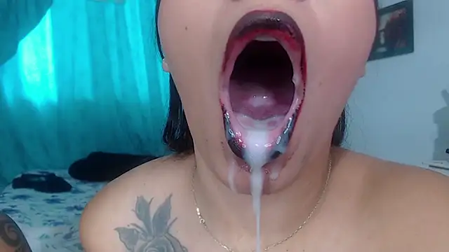 Snapshot of Sharlottee chatting on February 8, 2025, 3:42 pm Sharlottee online show from February 8, 2025, 3:42 pm