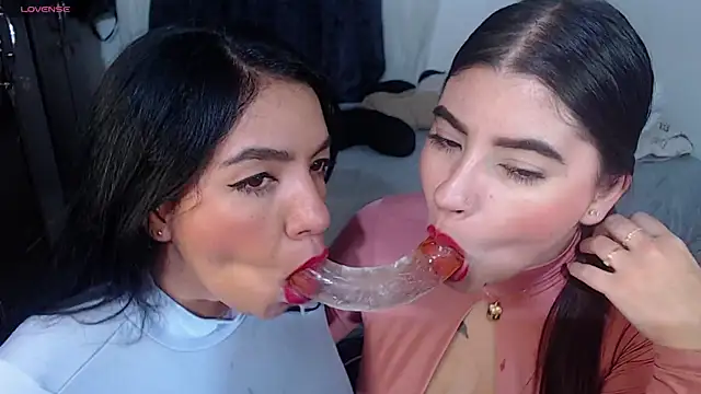 Snapshot of Sharlottee chatting on September 15, 2025, 10:21 pm Sharlottee online show from September 15, 2025, 10:21 pm