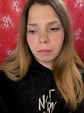 Snapshot of Zuli_Kiska chatting on April 26, 2026, 10:46 am Zuli Kiska online show from April 26, 2026, 10:46 am