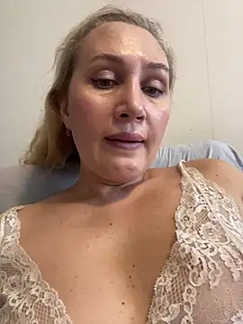 YourBlondee online show from December 10, 2024, 5:39 am