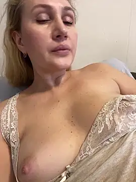 YourBlondee online show from December 12, 2024, 5:20 am