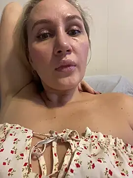 YourBlondee online show from December 17, 2024, 3:06 am