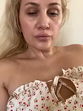 YourBlondee online show from April 9, 2026, 6:41 am