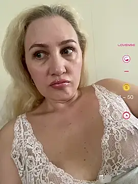 Snapshot of YourBlondee chatting on June 8, 2026, 1:39 am YourBlondee online show from June 8, 2026, 1:39 am