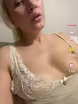 Snapshot of YourBlondee chatting on June 8, 2026, 1:44 pm YourBlondee online show from June 8, 2026, 1:44 pm