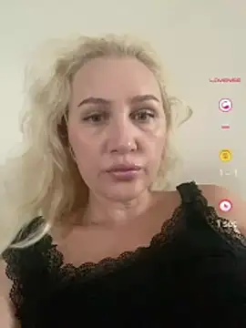 Snapshot of YourBlondee chatting on July 6, 2026, 12:51 am YourBlondee online show from July 6, 2026, 12:51 am