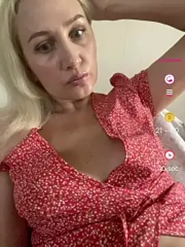 Snapshot of YourBlondee chatting on July 14, 2026, 12:24 am YourBlondee online show from July 14, 2026, 12:24 am
