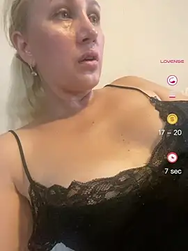 Snapshot of YourBlondee chatting on July 18, 2026, 1:15 pm YourBlondee online show from July 18, 2026, 1:15 pm