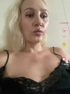 Snapshot of YourBlondee chatting on July 25, 2026, 12:20 am YourBlondee online show from July 25, 2026, 12:20 am