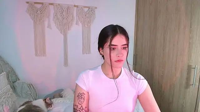 Snapshot of iriswest_ chatting on June 10, 2026, 2:23 am iriswest online show from June 10, 2026, 2:23 am