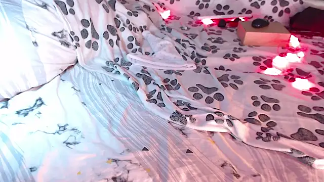 Q T pie online show from January 3, 2025, 3:27 am