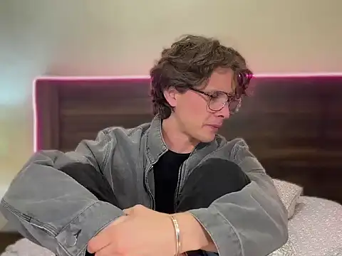 mcklister kinky feets online show from March 15, 2026, 8:42 am