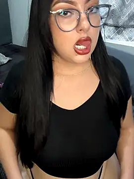 Snapshot of MileyGia chatting on October 12, 2025, 10:20 pm MileyGia online show from October 12, 2025, 10:20 pm