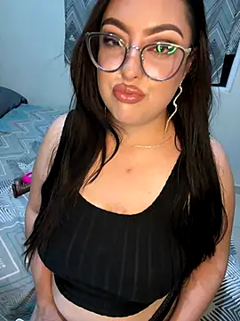 Snapshot of MileyGia chatting on November 8, 2025, 1:06 am MileyGia online show from November 8, 2025, 1:06 am