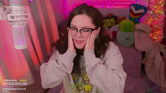 JennKenobi online show from December 3, 2025, 3:54 pm