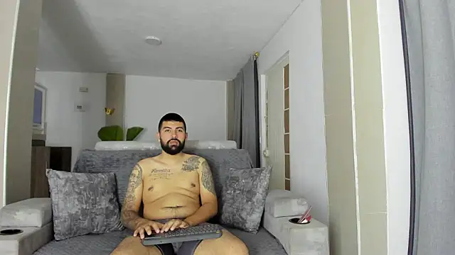 Snapshot of DulceRomance chatting on February 9, 2026, 3:43 am DulceRomance online show from February 9, 2026, 3:43 am