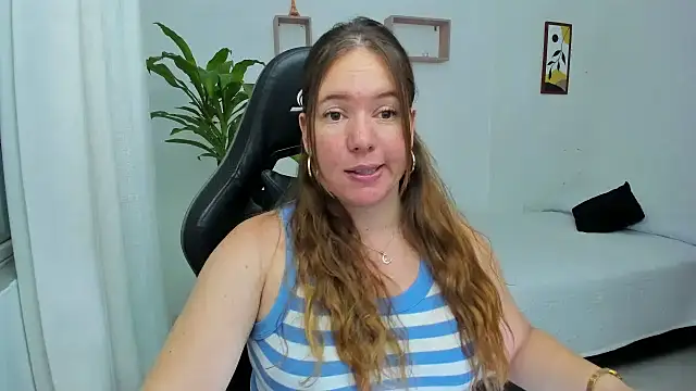 Snapshot of tamy_shine87 chatting on February 22, 2025, 3:12 am tamy shine87 online show from February 22, 2025, 3:12 am