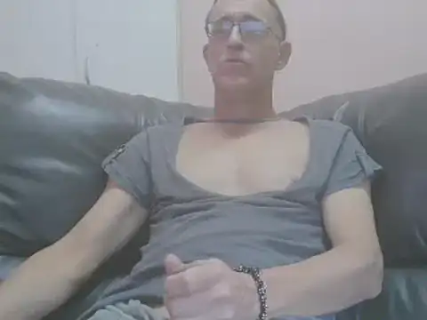 Snapshot of annitsx chatting on April 18, 2026, 8:51 am annitsx online show from April 18, 2026, 8:51 am