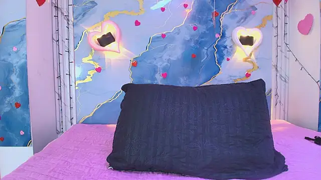 lorrayne  online show from February 19, 2026, 12:12 pm