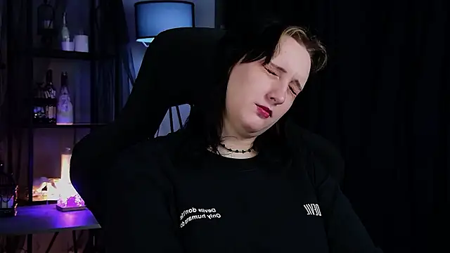 AsheLucker online show from February 15, 2026, 11:01 pm