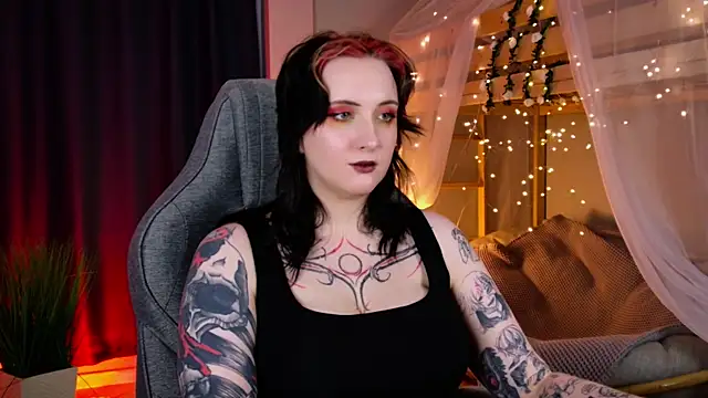 AsheLucker online show from April 13, 2026, 4:23 pm