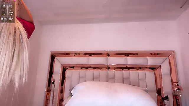 Snapshot of im_yours_01 chatting on January 26, 2025, 3:38 am im yours 01 online show from January 26, 2025, 3:38 am