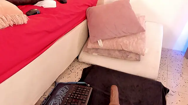 IsiisLovei online show from January 29, 2025, 2:32 pm