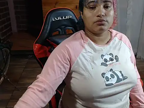 Snapshot of Hilarybunnyy chatting on March 17, 2026, 12:59 am Hilarybunnyy online show from March 17, 2026, 12:59 am