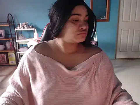 Snapshot of Hilarybunnyy chatting on June 13, 2026, 6:39 pm Hilarybunnyy online show from June 13, 2026, 6:39 pm