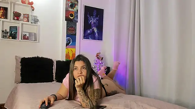 Sarah Jhonson online show from January 6, 2025, 10:47 pm