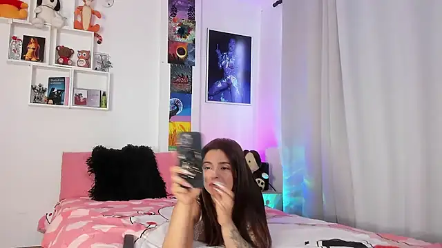 Sarah Jhonson online show from January 15, 2025, 2:02 pm