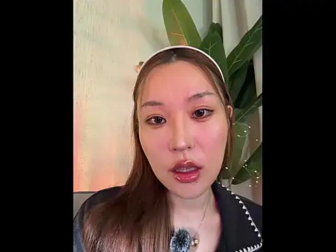 Snapshot of sphynx-_- chatting on October 29, 2025, 1:57 pm sphynx- - online show from October 29, 2025, 1:57 pm