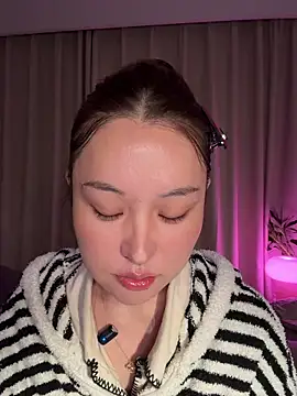 Snapshot of sphynx-_- chatting on November 27, 2025, 3:03 pm sphynx- - online show from November 27, 2025, 3:03 pm